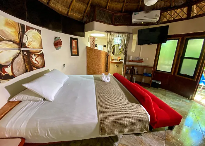 Cocos Cabañas Petite Hotel